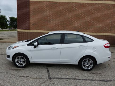 Used 2019 Ford Fiesta SE FWD image 5