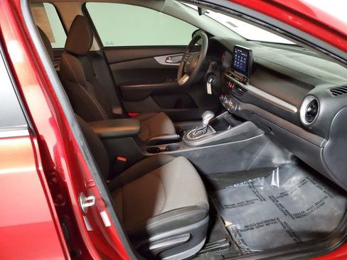 Used 2022 Kia Forte LXS w/ LXS Technology Package image 9