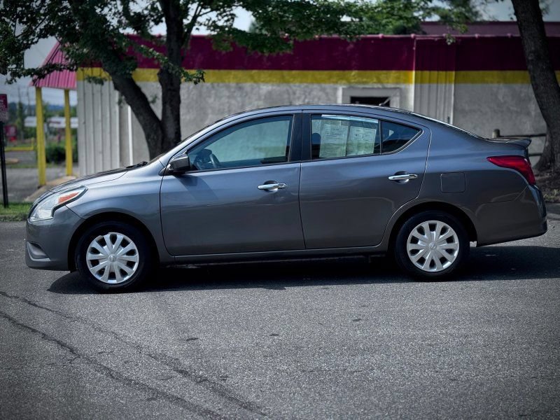 Used 2019 Nissan Versa SV FWD image 4