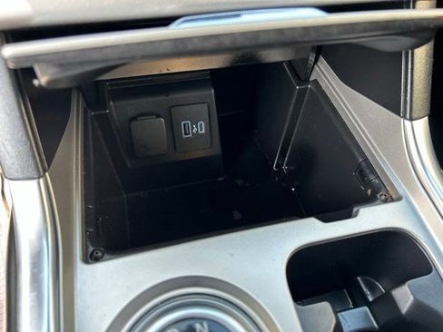 Used 2021 Ford Explorer XLT w/ Equipment Group 202A AWD/4WD image 32
