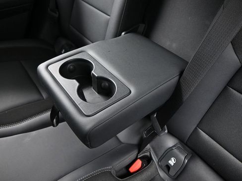 Used 2025 Chevrolet Equinox EV LT w/ Convenience Package image 17