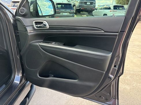 Used 2020 Jeep Grand Cherokee Limited image 25