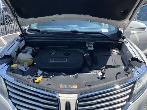 Used 2018 Lincoln MKC Select w/ Select Plus Package FWD image 16