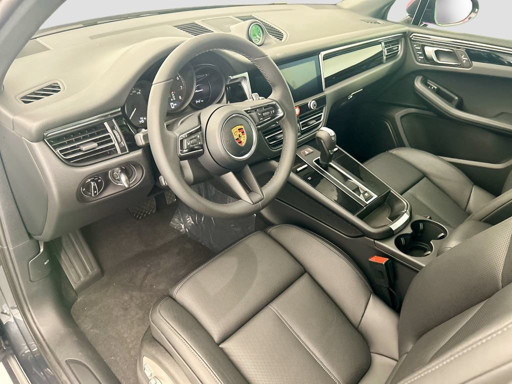 Used 2026 Porsche Macan AWD/4WD image 4