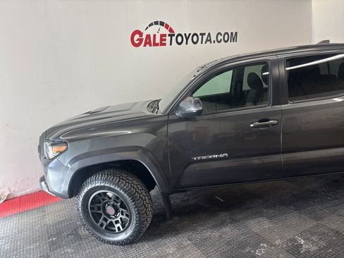 Used 2022 Toyota Tacoma TRD Sport w/ Technology Package image 7