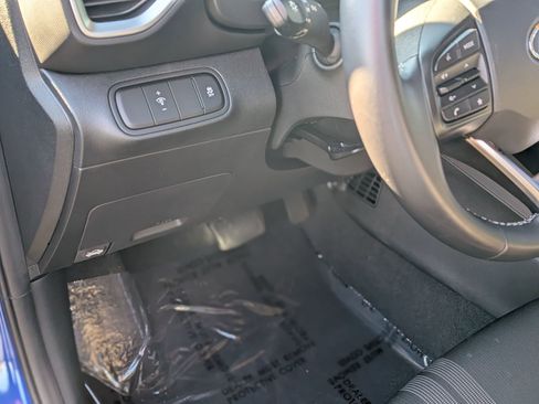 Used 2024 Hyundai Venue SEL image 17