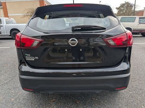 Used 2019 Nissan Rogue Sport S image 5