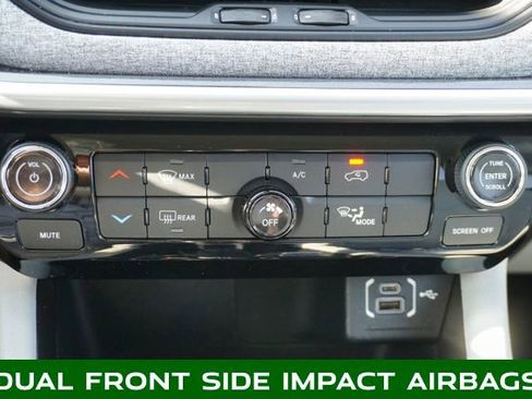 Used 2022 Jeep Compass Latitude image 16