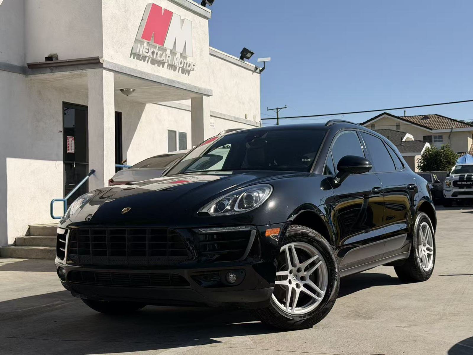 Used 2018 Porsche Macan AWD/4WD image 1