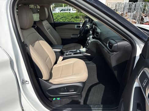 Used 2020 Ford Explorer XLT w/ Equipment Group 202A AWD/4WD image 6
