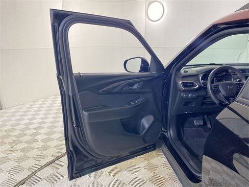 Used 2023 Chevrolet TrailBlazer RS image 27
