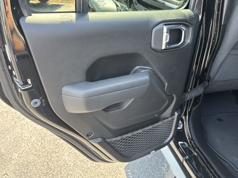 New 2025 Jeep Gladiator Sport image 21