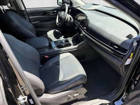 Used 2025 Kia Carnival SX Prestige FWD image 17