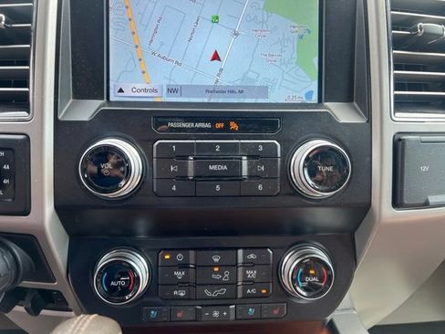 Used 2019 Ford F150 King Ranch w/ Equipment Group 601A Luxury AWD/4WD image 27