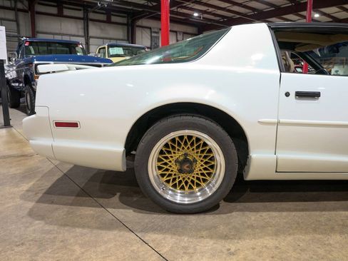 Used 1992 Pontiac Firebird Formula RWD image 9