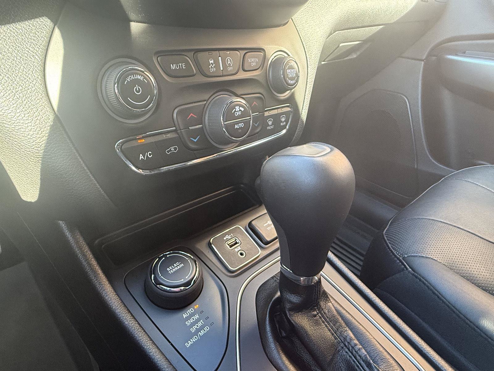 Used 2021 Jeep Cherokee Latitude Lux 80th Anniv w/ Quick Order Package 26U 80TH AWD/4WD image 7