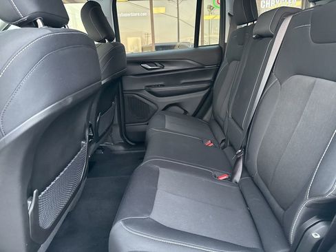 Used 2024 Jeep Grand Cherokee Laredo X image 48