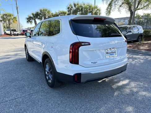 Used 2025 Kia Telluride LX image 4