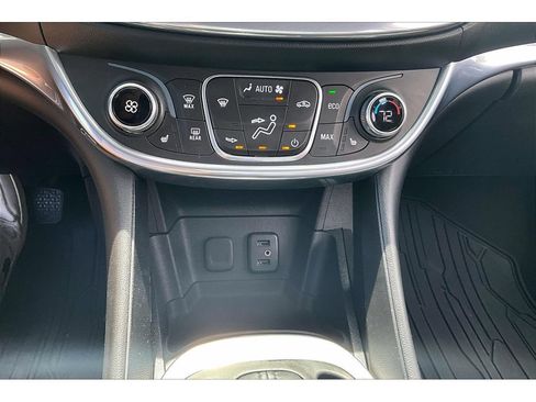 Used 2017 Chevrolet Volt Premier w/ Driver Confidence Package FWD image 15