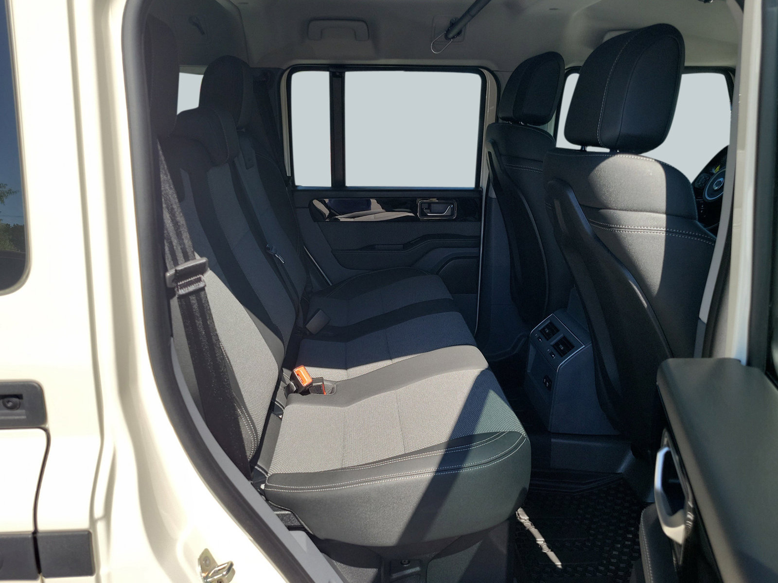 Used 2024 INEOS Grenadier Station Wagon AWD/4WD image 34