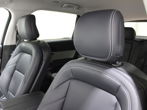 Used 2025 Lincoln Nautilus Premier AWD/4WD image 5