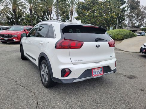 Used 2020 Kia Niro LX FWD image 2