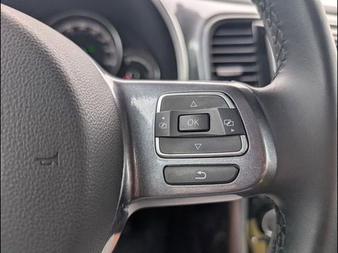 Used 2019 Volkswagen Beetle 2.0T SE FWD image 14