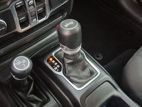 Used 2023 Jeep Wrangler Unlimited AWD/4WD image 23