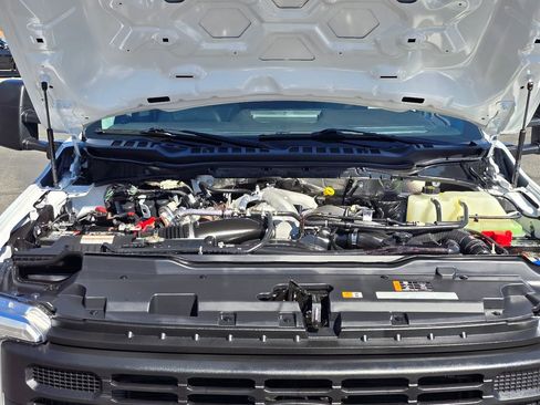 Used 2024 Ford F550 4x4 Regular Cab Super Duty image 27