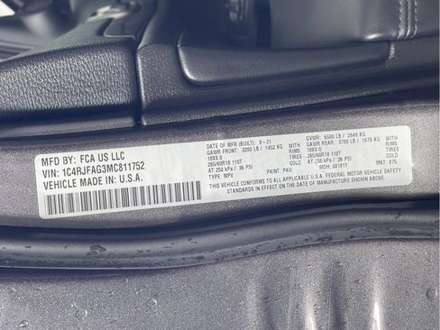 Used 2021 Jeep Grand Cherokee Laredo image 36