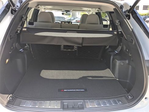 New 2025 Mitsubishi Outlander SE image 12