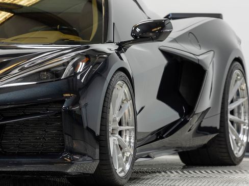 Used 2024 Chevrolet Corvette Z06 RWD image 8