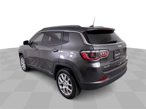 Used 2024 Jeep Compass Latitude image 6