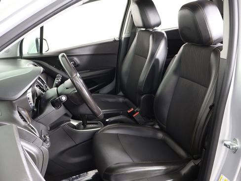 Used 2019 Chevrolet Trax LT w/ LT Convenience Package AWD/4WD image 25