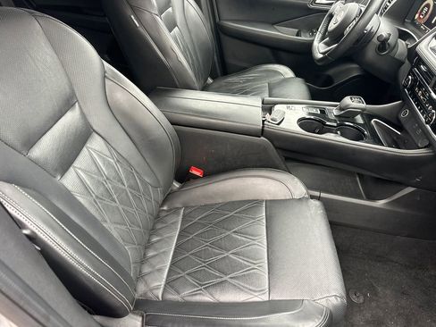 Used 2023 Nissan Rogue Platinum w/ Platinum Premium Package image 11