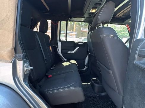 Used 2016 Jeep Wrangler Unlimited Sahara w/ Dual Top Group AWD/4WD image 17