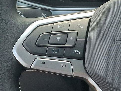 New 2025 Volkswagen Taos SEL image 17