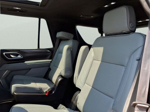 Used 2023 GMC Yukon SLT w/ SLT Luxury Package AWD/4WD image 13