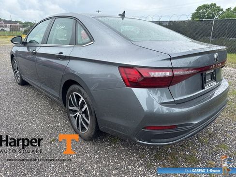 Used 2025 Volkswagen Jetta SE w/ Sunroof Package FWD image 3