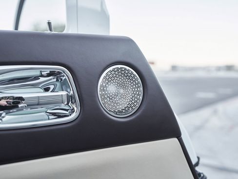 Used 2017 Rolls-Royce Dawn image 33