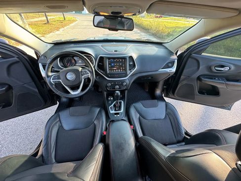 Used 2016 Jeep Cherokee Trailhawk w/ Comfort/Convenience Group image 8