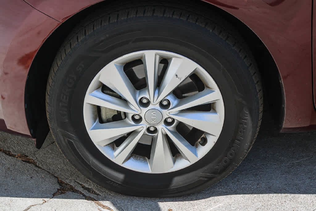 Used 2017 Kia Sedona LX w/ LX Essentials Premium Package FWD image 9