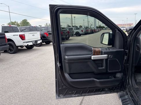 Used 2018 Ford F150 Lariat w/ Equipment Group 502A Luxury AWD/4WD image 11