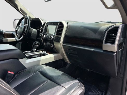 Used 2018 Ford F150 Lariat w/ Equipment Group 502A Luxury AWD/4WD image 31