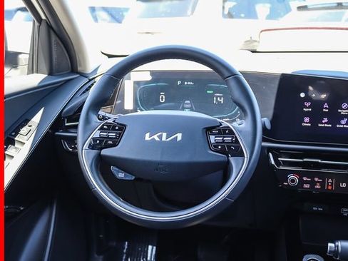 Certified 2025 Kia Niro EX FWD image 18