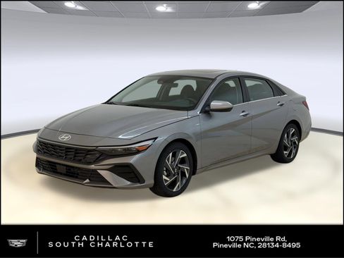 Used 2025 Hyundai Elantra SEL FWD image 1