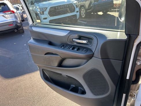 Used 2018 Dodge Grand Caravan GT image 28