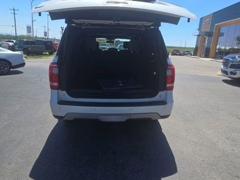 Used 2019 Ford Expedition Max XLT w/ Equipment Group 202A image 8