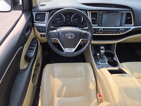 Used 2016 Toyota Highlander Limited Platinum AWD/4WD image 4