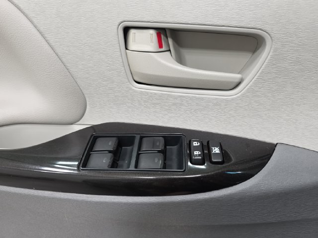 Used 2014 Toyota Sienna LE FWD image 27